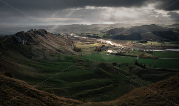 Moody Weather over Craggy Range, Te Mata Peak, Hawke’s Bay, New Zealand - SCP Stock