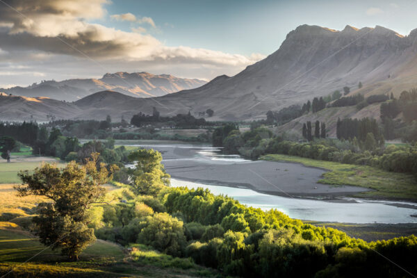 Te Mata Peak & the Tukituki River, Hawke’s Bay, New Zealand - SCP Stock