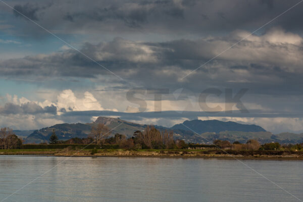 Te Mata Peak & Mount Kahuranaki as viewed from the Waitangi Regional Park, Awatoto, Napier, Hawke’s Bay, New Zealand - SCP Stock