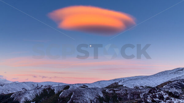 Lenticular cloud over Mount Ruapehu, Tongariro National Park, North Island, New Zealand - SCP Stock