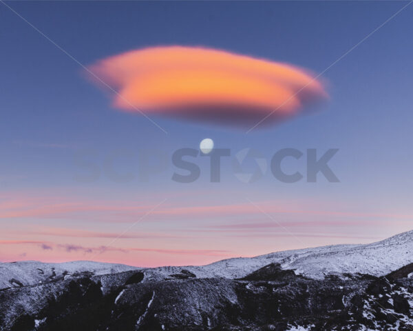 Lenticular cloud over Mount Ruapehu, Tongariro National Park, North Island, New Zealand - SCP Stock