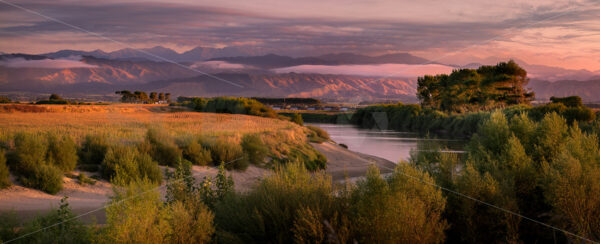 Manawatu River with Taraua Ranges behind, Manawatu, New Zealand - SCP Stock