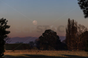 Super blue full moon setting over the Kaweka Ranges, Hastings, Hawke’s Bay - SCP Stock