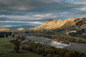 Te Mata Peak & the Tukituki River, Hawke’s Bay, New Zealand - SCP Stock