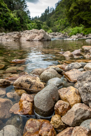 Boulders in the Ohinemuri River, Karangahake Gorge - SCP Stock